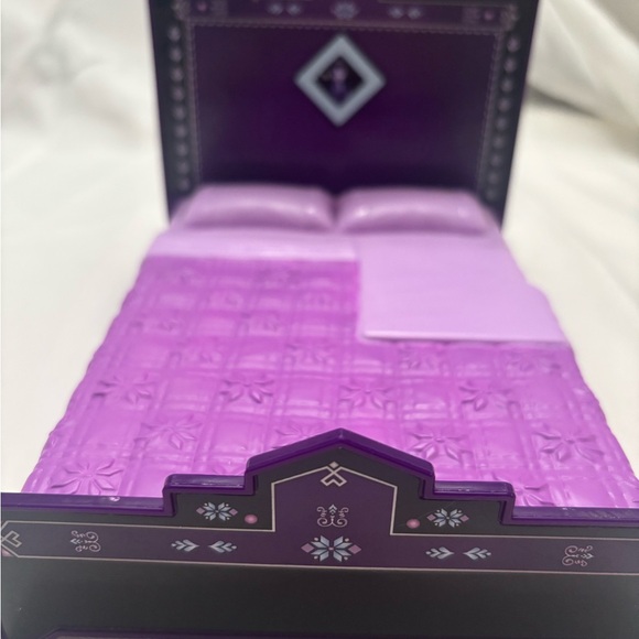 Disney Frozen 2 Anna & Elsa Lullaby Doll Set w/ Singing Bed EUC - Picture 5 of 17